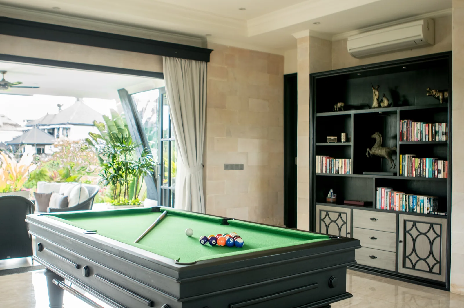 Billiard Lounge